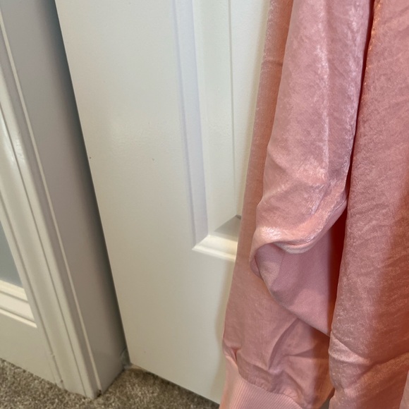 Bare Necessities Satin Jersey long sleeve crew sweater size medium color pink - Picture 9 of 14